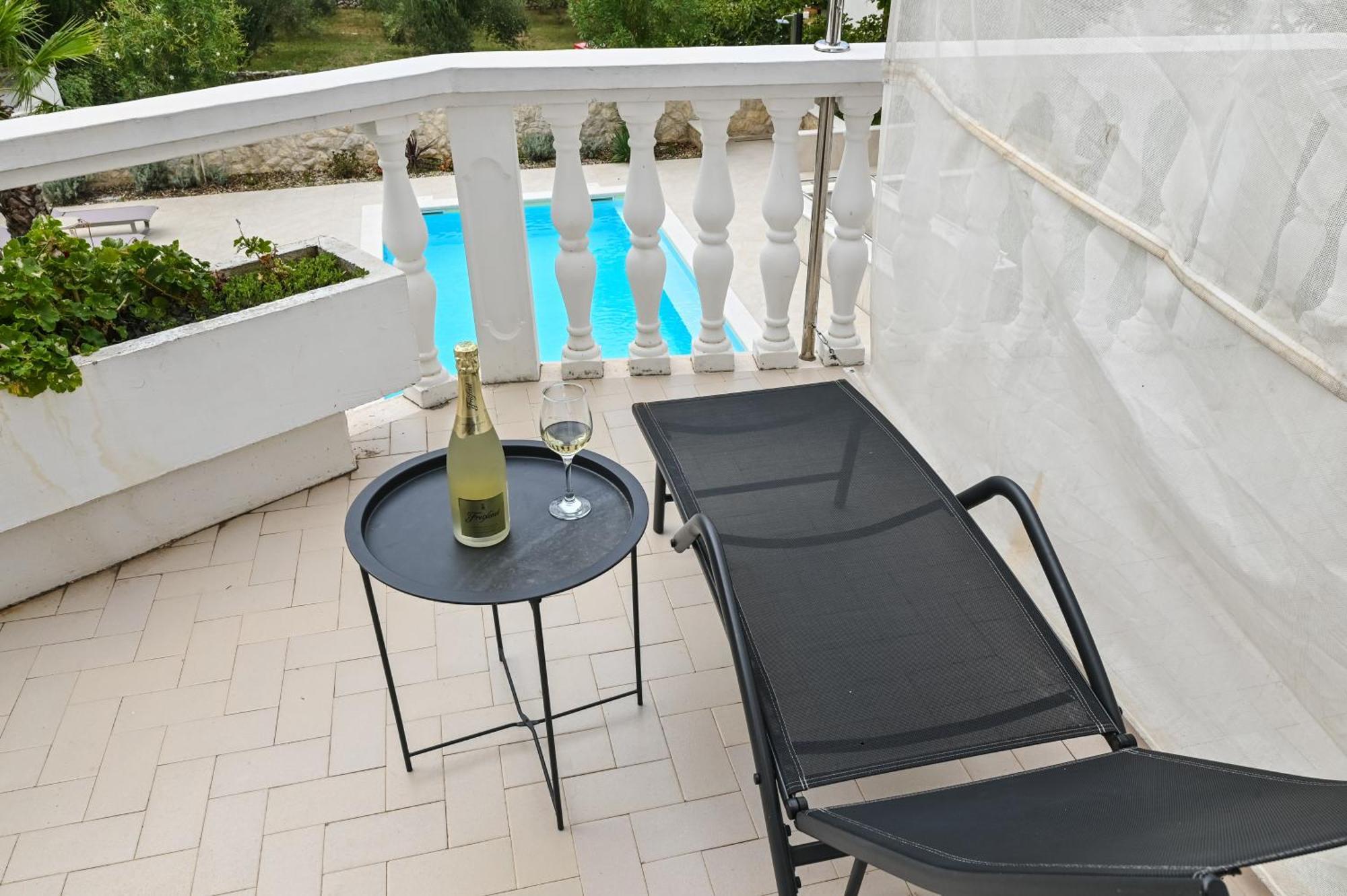 Seagull Pool Apartments & Studios Novalja Habitación foto