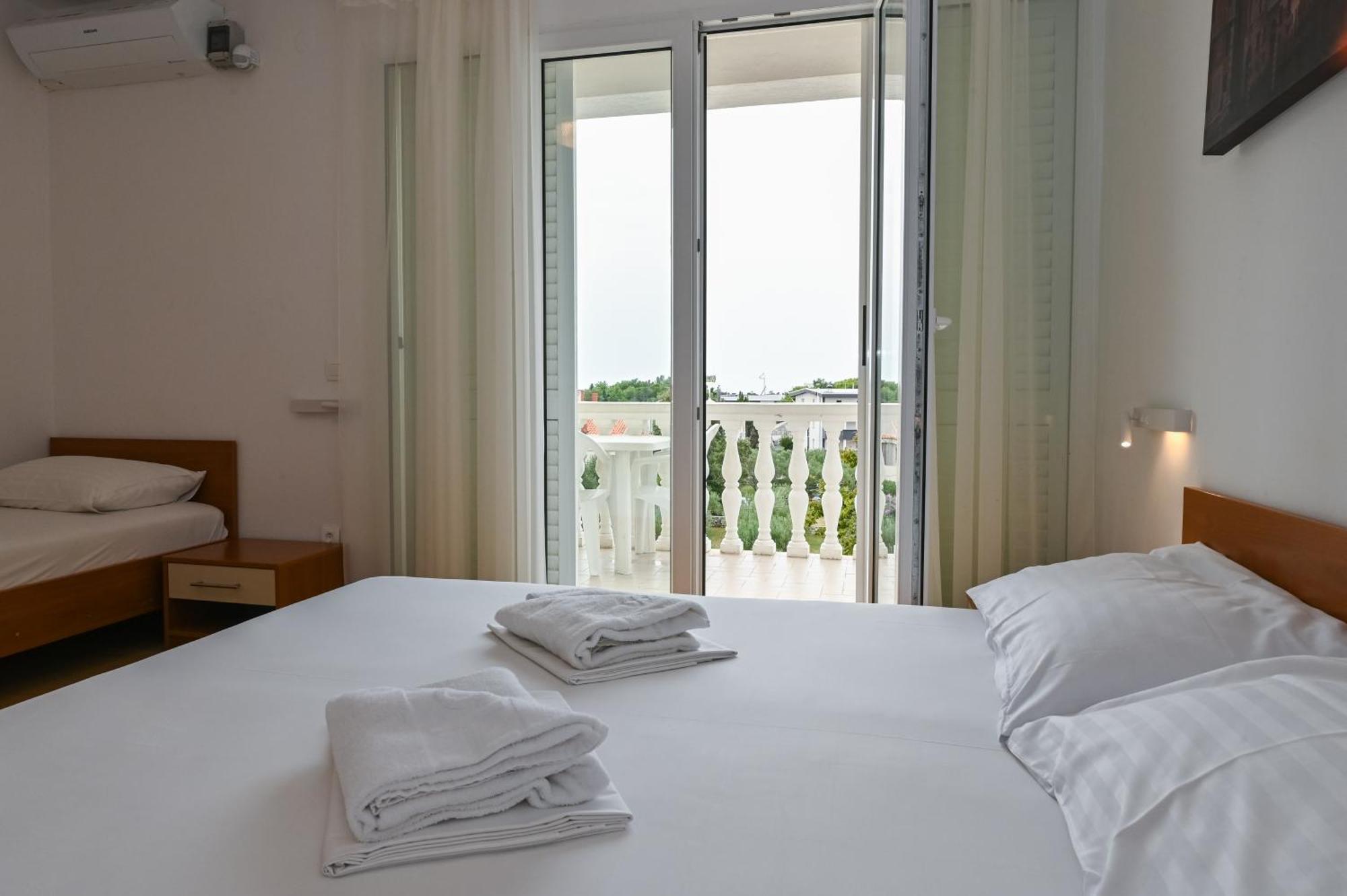 Seagull Pool Apartments & Studios Novalja Habitación foto