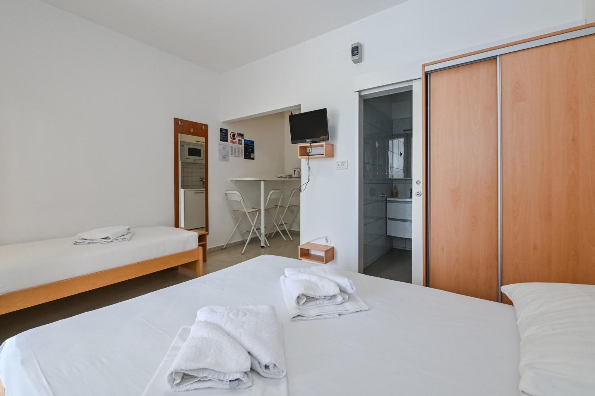 Seagull Pool Apartments & Studios Novalja Habitación foto