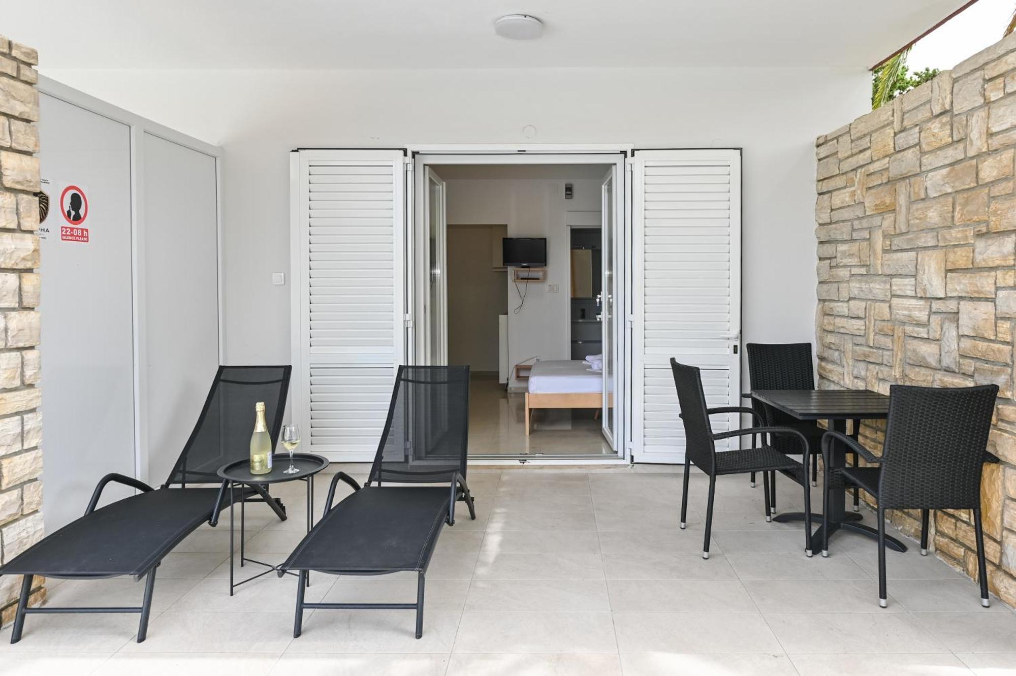 Seagull Pool Apartments & Studios Novalja Habitación foto
